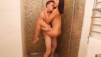 Amateur Model Gets Her Tight Pussy Stretched In The Shower
